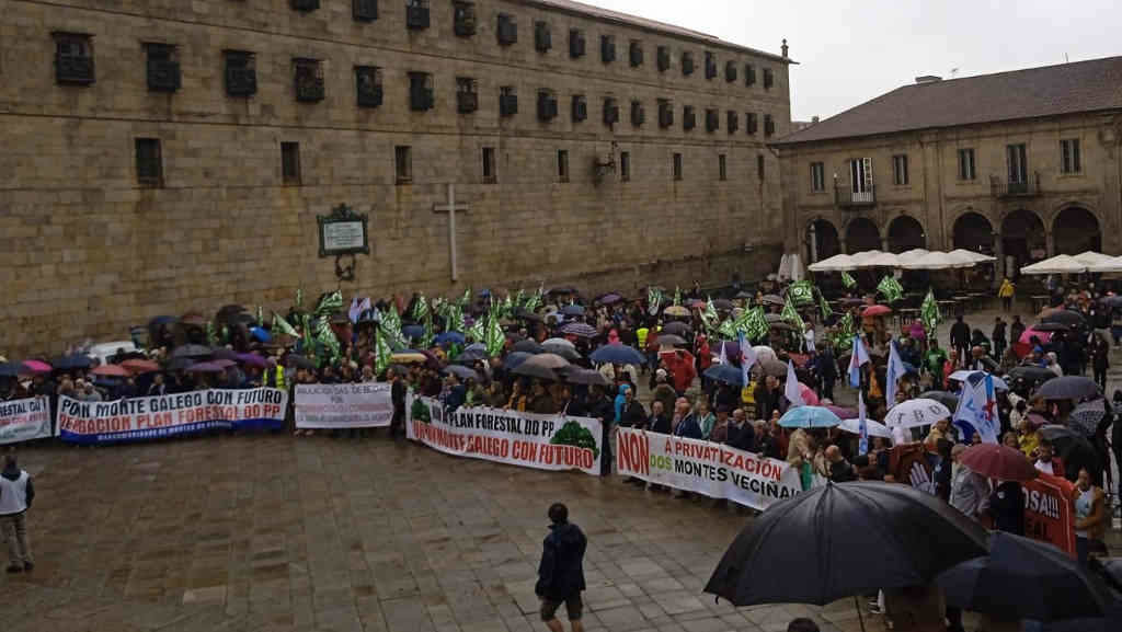A marcha de comuneiras e comuneiros rematou na praza da Quintana de Compostela (Foto: Nós Diario).