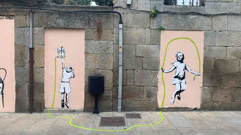 'Neno da caixa eléctrica', que está enlazado con 'Nena con corda', en Verín (Foto: Nós Diario).