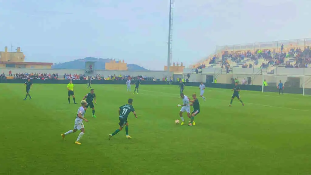 O R&aacute;cing de Ferrol aproveitou a viaxe at&eacute; Ceuta para voltar cos tres puntos que o mante&ntilde;en como l&iacute;der (Foto: N&oacute;s Diario).