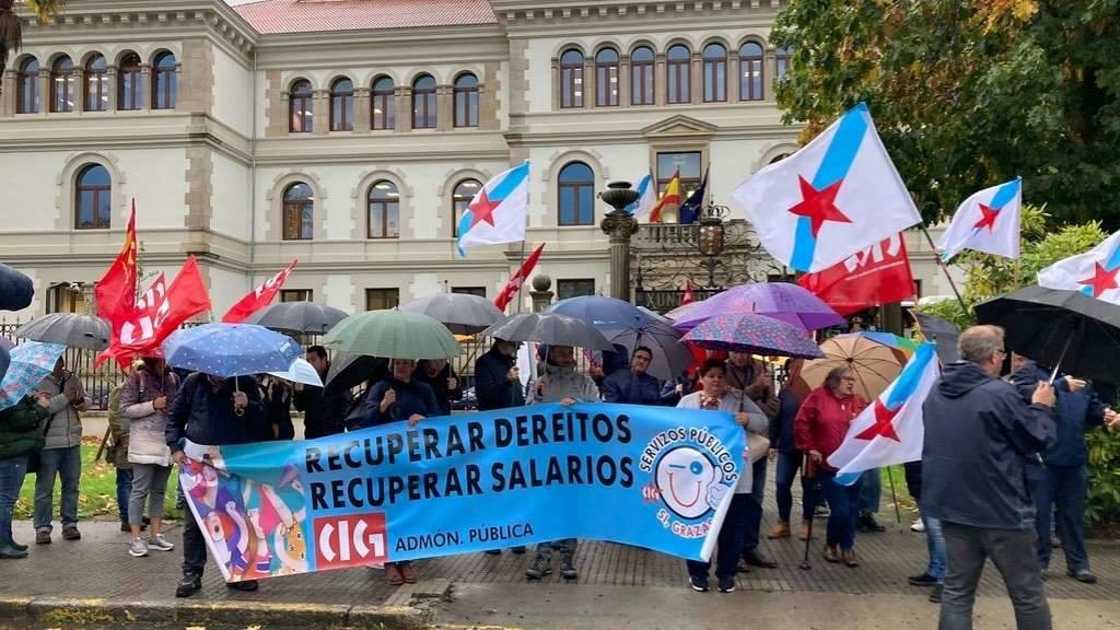 Protesta desta quinta feira diante da sede da Xunta en Compostela. (Foto: Europa Press)