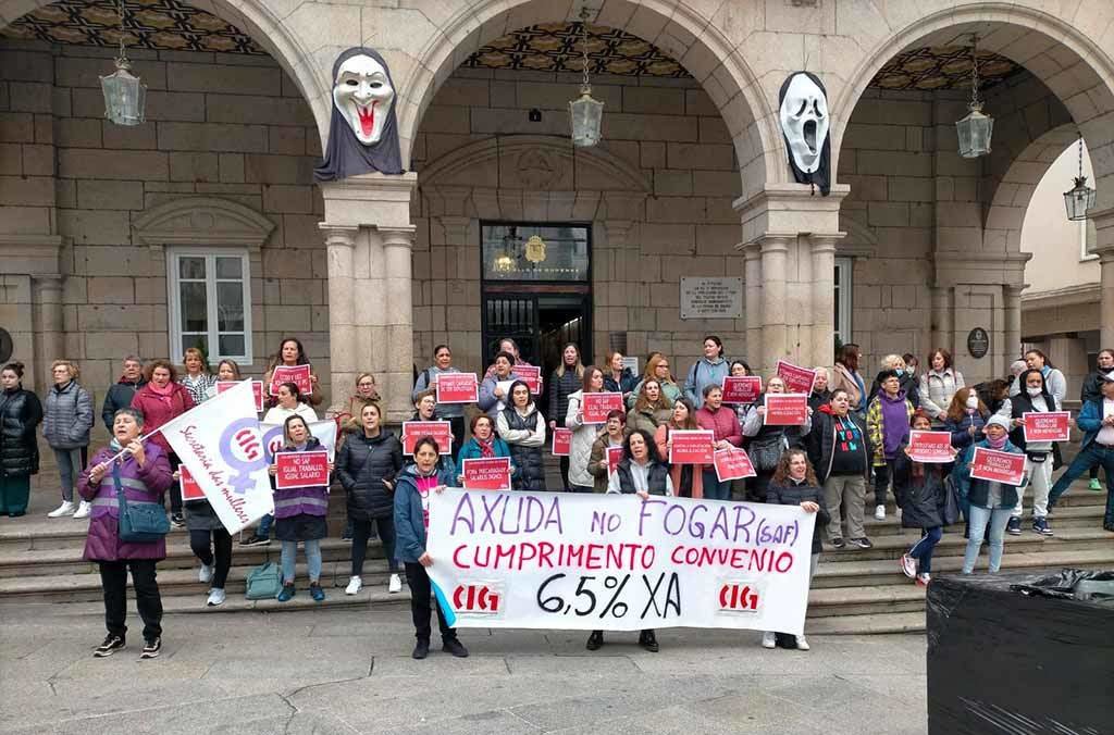 Concentración onte de traballadoras do SAF en Ourense convocada pola CIG onte. (Foto: CIG)