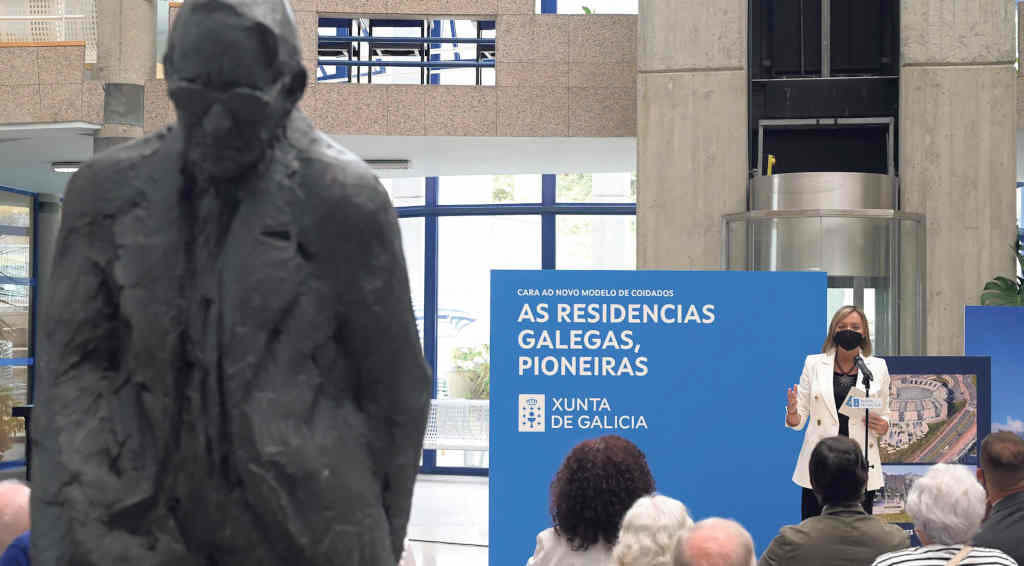 A conselleira de Política Social, Fabiola García, nun acto en xullo na residencia de maiores Torrente Ballester da Coruña (Foto: Xunta da Galiza).