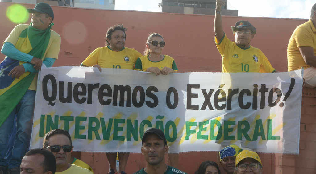 Gruo de bolsonaristas protesta en Santa Catarina (Foto: José Aldenir / Zumapress)