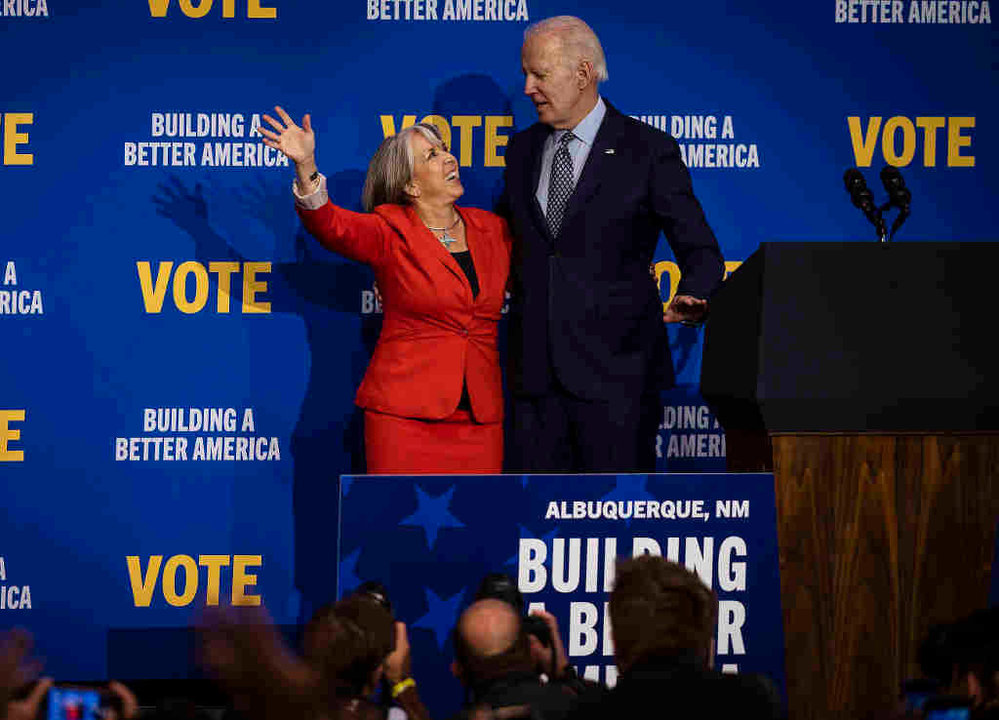 Michelle Lujan Grisham, gobernadora de Novo México, e Joe Biden, presidente dos EUA, nun acto de campaña a quinta feira. (Albuquerque Journal via ZUMA / d / DPA)
