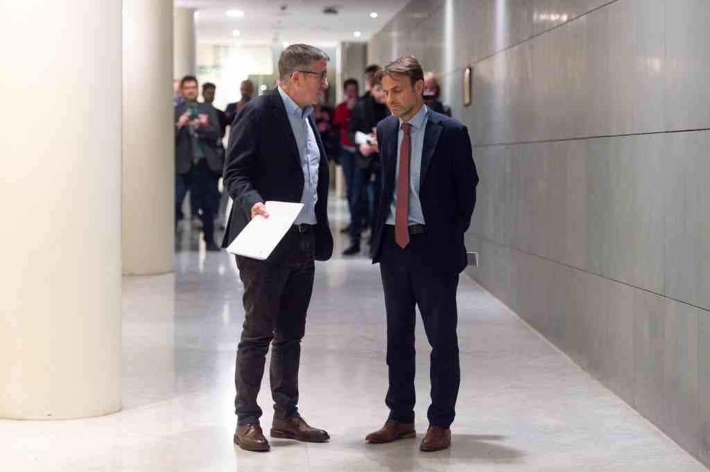 Patxi López (PSOE) e Jaume Asens (UP), antes de rexistrar a proposición de lei para a supresión do delito de sedición. (Foto: Europa Press)