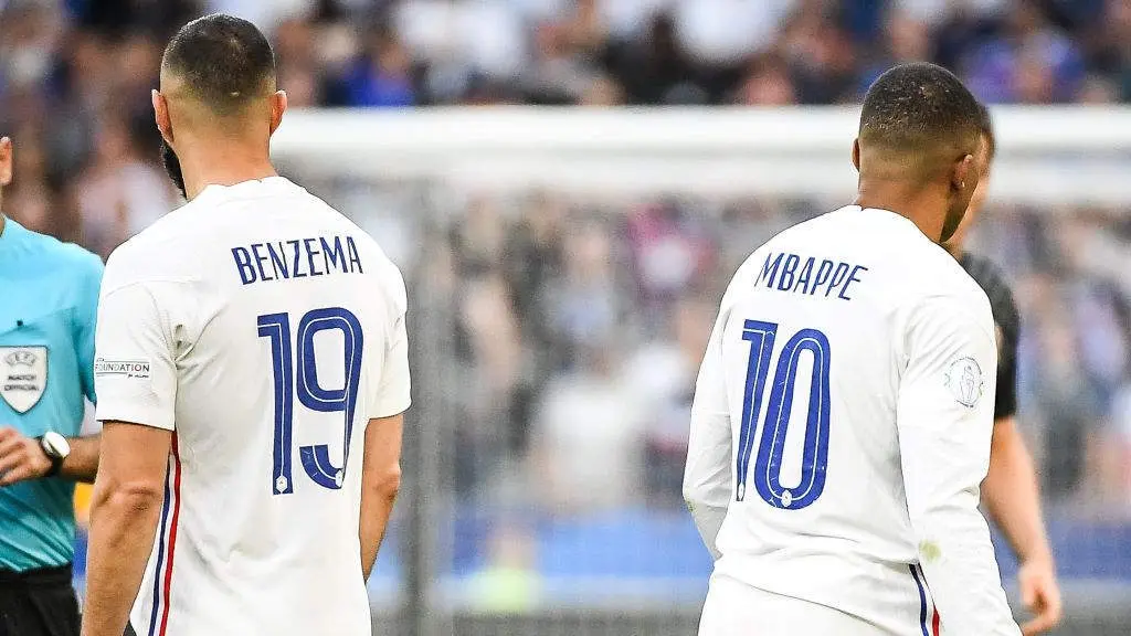 Os galos, liderados por Mbapp&eacute; e Benzema, queren acabar coa "maldici&oacute;n do vencedor", pois ningu&eacute;n repite t&iacute;tulo desde hai 60 anos. (Foto: EP).