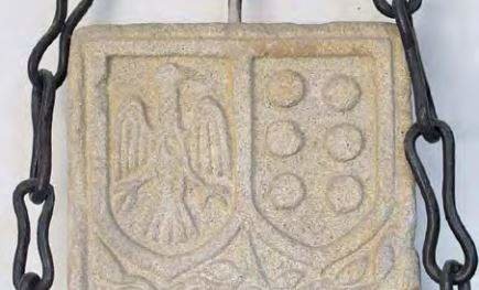 Escudo de armas Pardo de Cela e de Sabela de Castro, procedente do Castelo da Frouseira e depositado no Museo de Lugo.