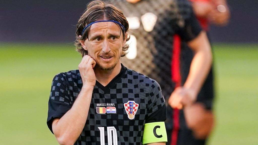A camiseta do capitán e gran estrela de Croacia, Luka Modric, mostra as bandeiras dos dous grandes favoritos a facerse co pase aos oitavos de final (Foto: EP).