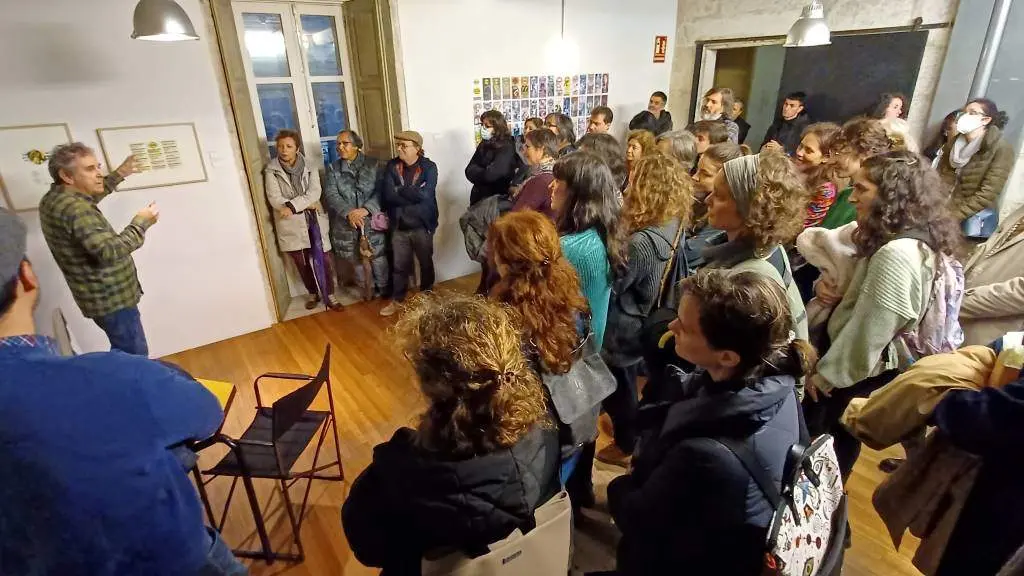 MIguel de Lira na presentaci&oacute;n de 'Ch&eacute;vere. Trinta e cinco anos de axitaci&oacute;n cultural'. (Foto: Kalandraka)