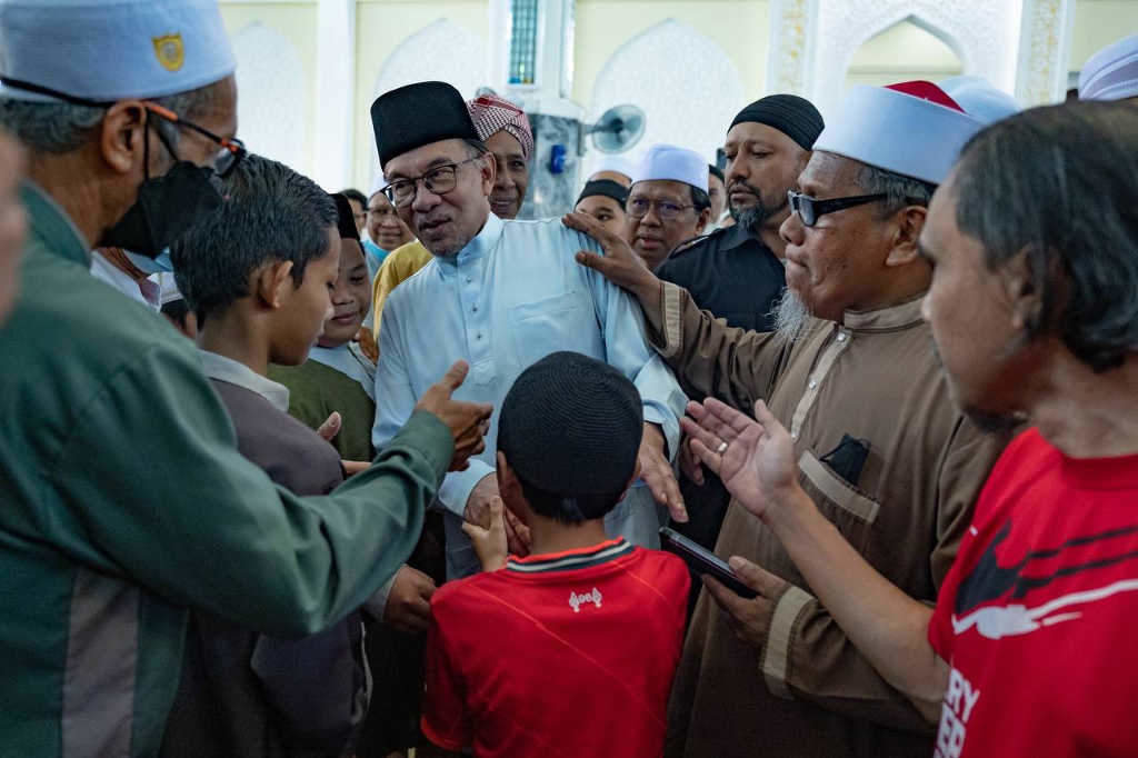 Anwar Ibrahim, líder do Pacto da Esperanza, saúda onte os seus seguidores en Ipoh (Malaisia). (Foto: Pacto da Esperanza)