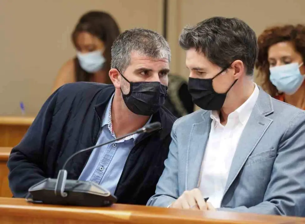 Os deputados do PSdeG Mart&iacute;n Seco e Pablo Arang&uuml;ena. (Foto: Europa Press)