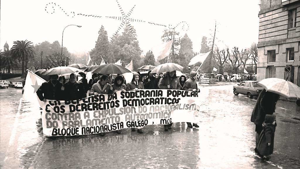 Manifestación na defensa dos dereitos dos deputados expulsados. (Foto: Xan Carballa)