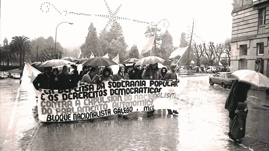 Manifestaci&oacute;n na defensa dos dereitos dos deputados expulsados. (Foto: Xan Carballa)