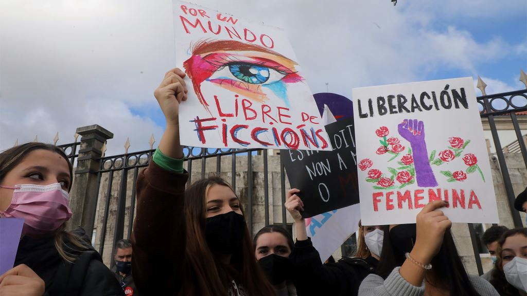 Mobilización contra as violencias machistas o 25 de novembro de 2021 en Compostela. (Foto: Arxina).