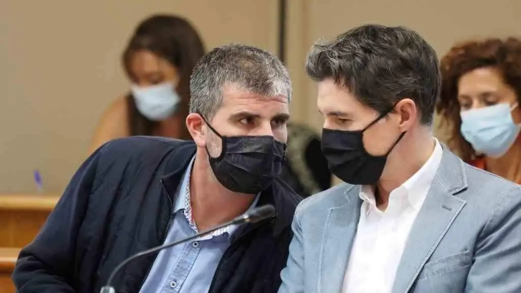 Os deputados do PSdeG Mart&iacute;n Seco e Pablo Arang&uuml;ena. (Foto: Europa Press)