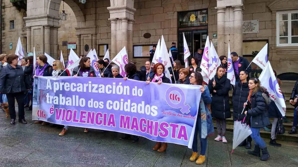 Concentraci&oacute;n diante do Concello de Ourense en protesta pola situaci&oacute;n do SAF en novembro de 2019 (Foto: N&oacute;s Diario).