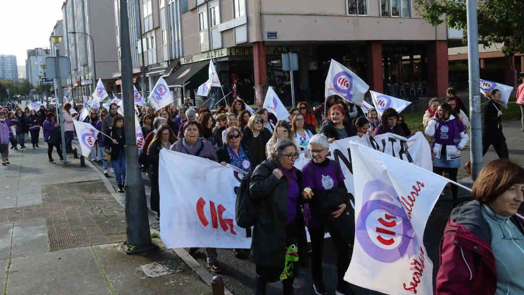 Delegadas da CIG manifestándose polas rúas da Coruña (Foto: Nós Diario).