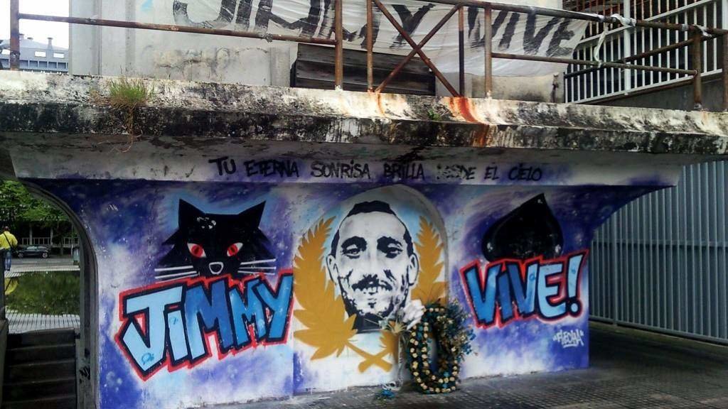 Pintada en lembranza de 'Jimmy' nos exteriores do estadio de Riazor. (Foto: Nemigo)