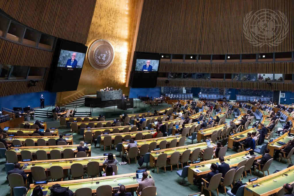 O representante palestino perante a ONU, Riyad Mansour, intervén na Asemblea Xeral durante o debate de onte. (Foto: UN Photo/Eskinder Debebe)