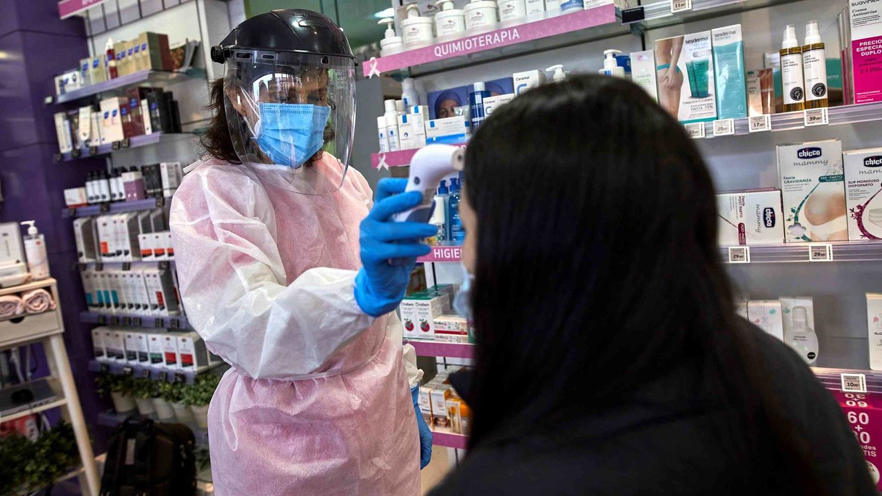As empresas do sector farmacéutico e da sanidade privada aumentaron os seus beneficios coa crise da pandemia do coronavirus (Foto: Jesús Hellín / Europa Press).