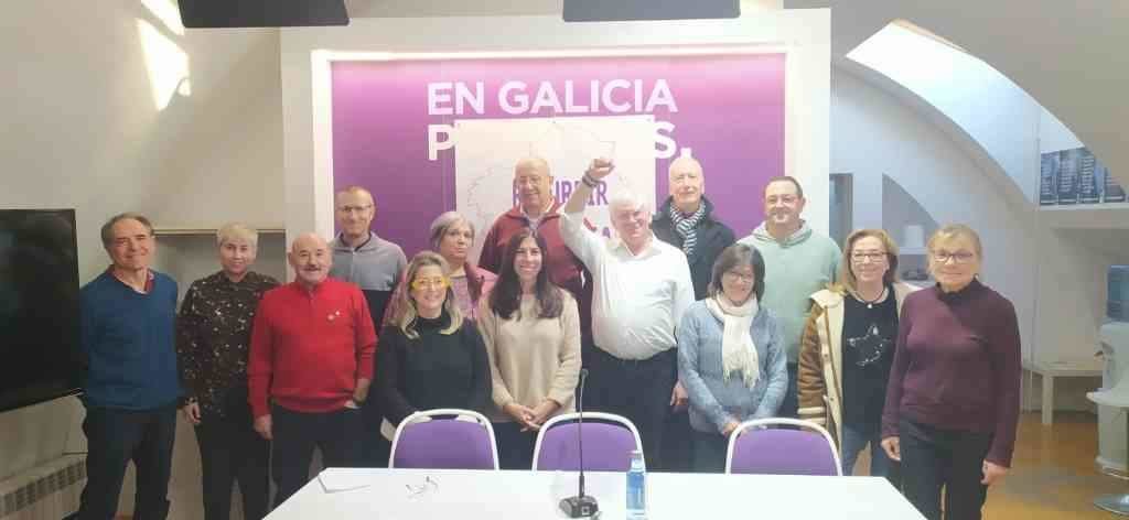 Foto de familia dos integrantes de Rexurdir Podemos (Imaxe: Europa Press)