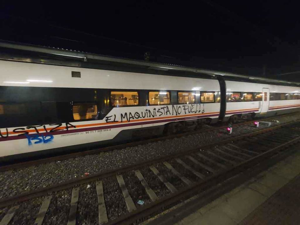 Pintada no tren (Imaxe: Europa Press)