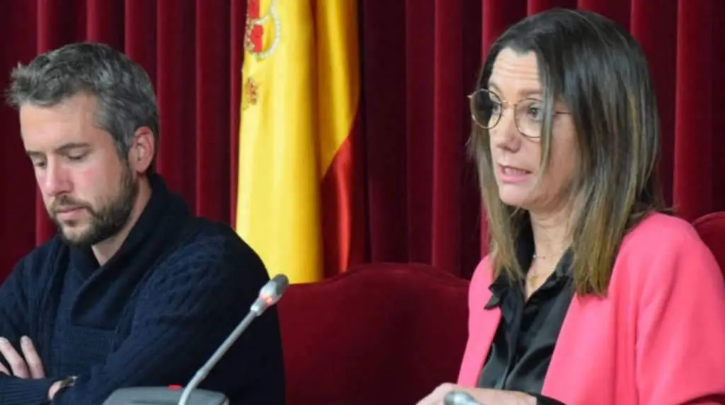 Rub&eacute;n Arroxo e Lara M&eacute;ndez na presentaci&oacute;n dos orzamentos (Foto: PSdeG Lugo).