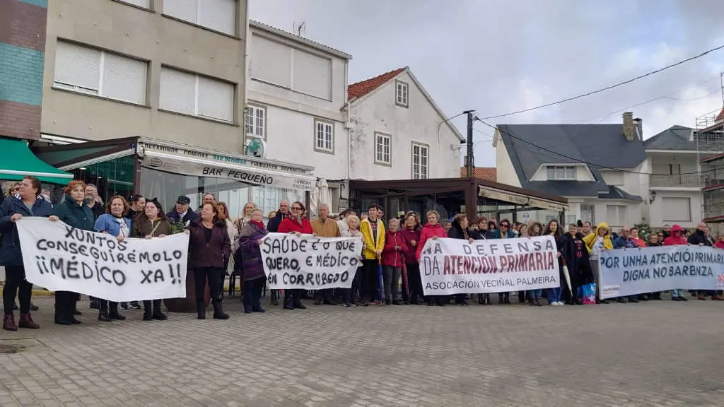 Veci&ntilde;anza de Corrubedo mobilizouse na ma&ntilde;&aacute; desta quinta feira (Foto: N&oacute;s Diario).