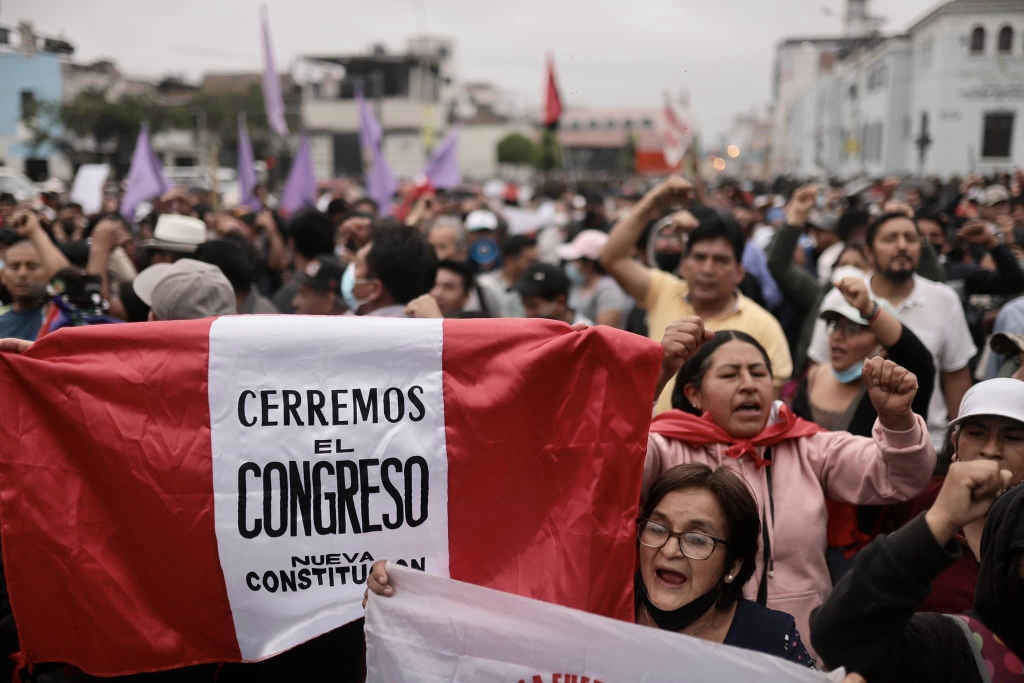 Seguidores de Castillo reclamaron a súa liberación a cuarta feira diante da prefectura na que foi apresado. (Foto: Juan Zapata)