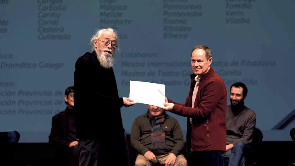 Quico Cadaval e Alberte Ansede na resoluci&oacute;n do certame. (Foto: Concello de Tomi&ntilde;o).