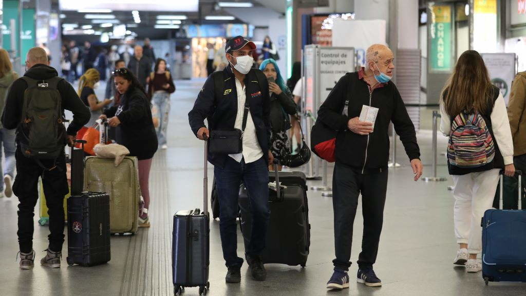 As persoas usuarias do transporte público e avións deberán usar máscara (Foto: Marta Fernández / Europa Press).