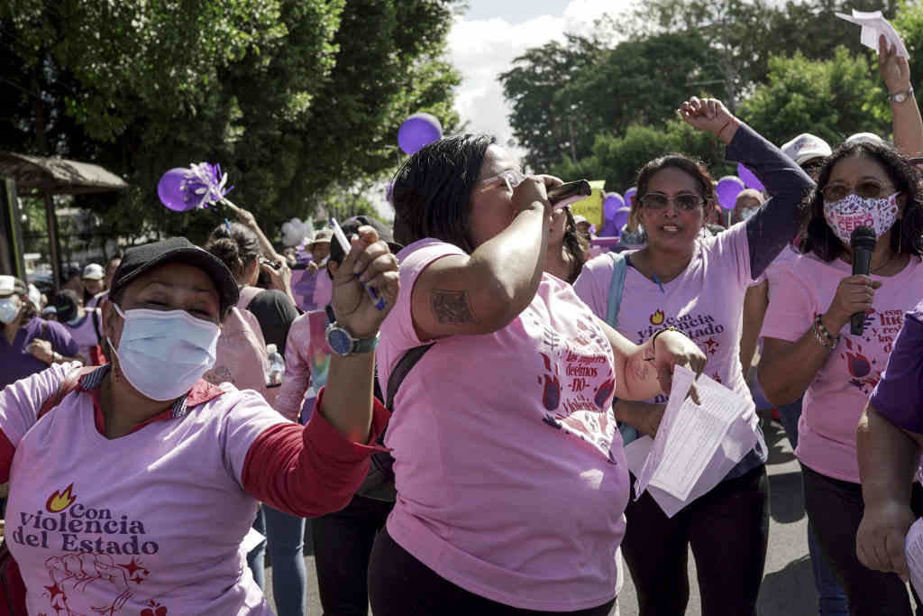 Mobilización feminista no Salvador; o retroceso nos dereitos da muller é unha das principais preocupacións de dereitos humanos. (Foto: Camilo Freedman / dpa)