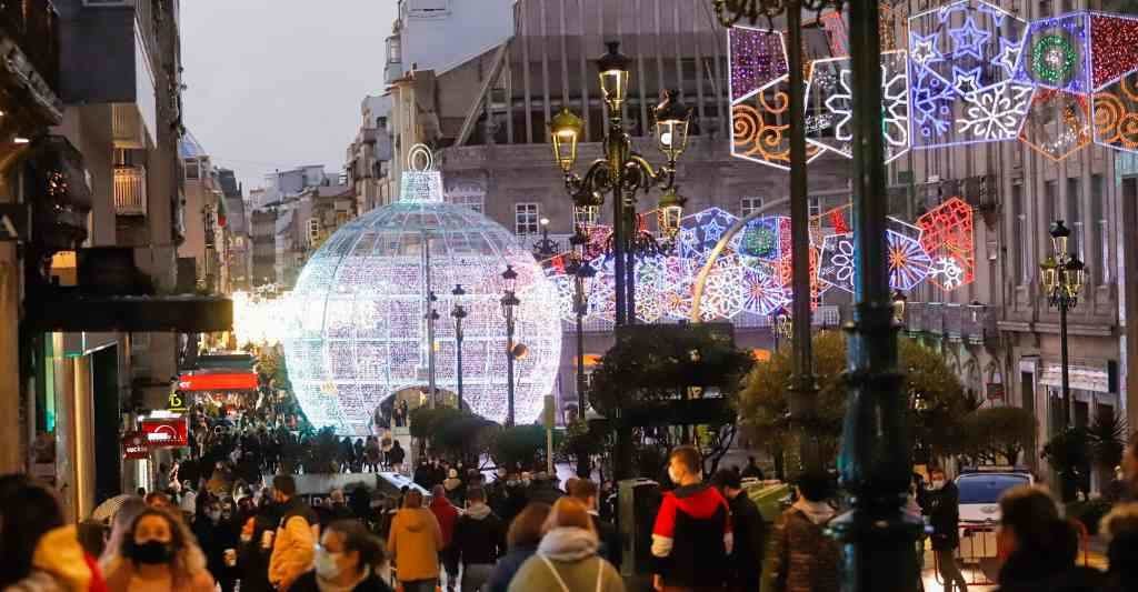 Vigo é a cidade galega que máis contamina no Nadal debido ao iluminado. (Foto: Europa Press)