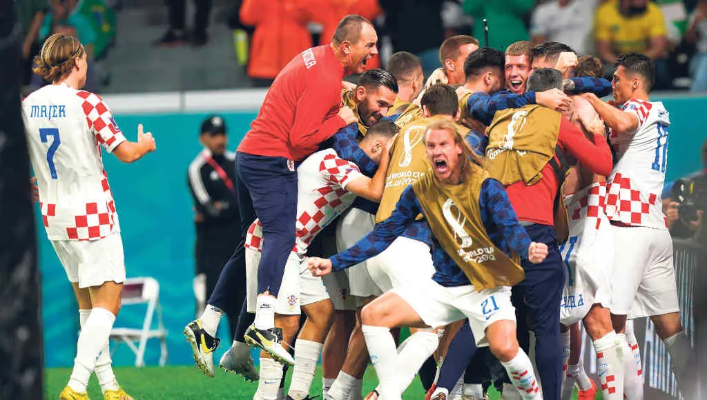 A selecci&oacute;n de Croacia celebra o pase a semifinais (Foto: Mike Egerton / PA Wire / dpa).