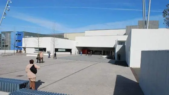 Acceso principal do HULA, en Lugo. (Foto: N&oacute;s Diario)