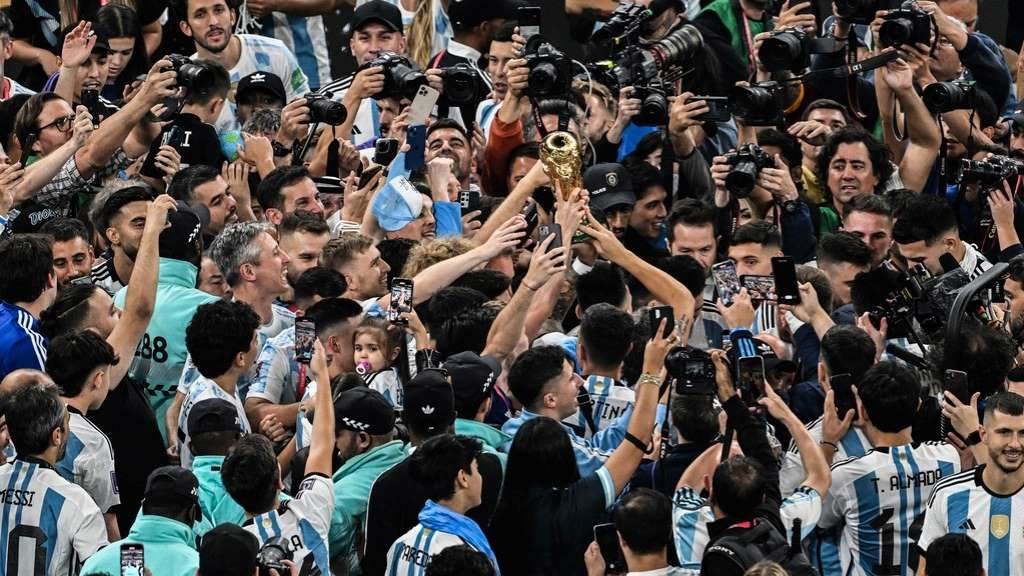 Festa arxentina após a final do Mundial. (Foto: Robert Michael / DPA)