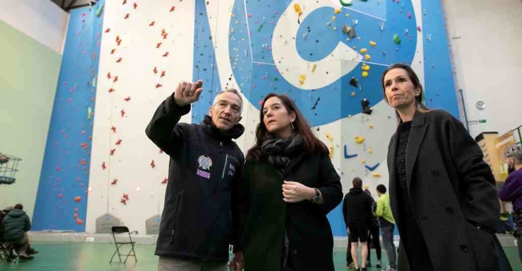 A alcaldesa da Coruña, Inés Rei, coa concelleira Mónica Martínez. (Foto: Europa Press)
