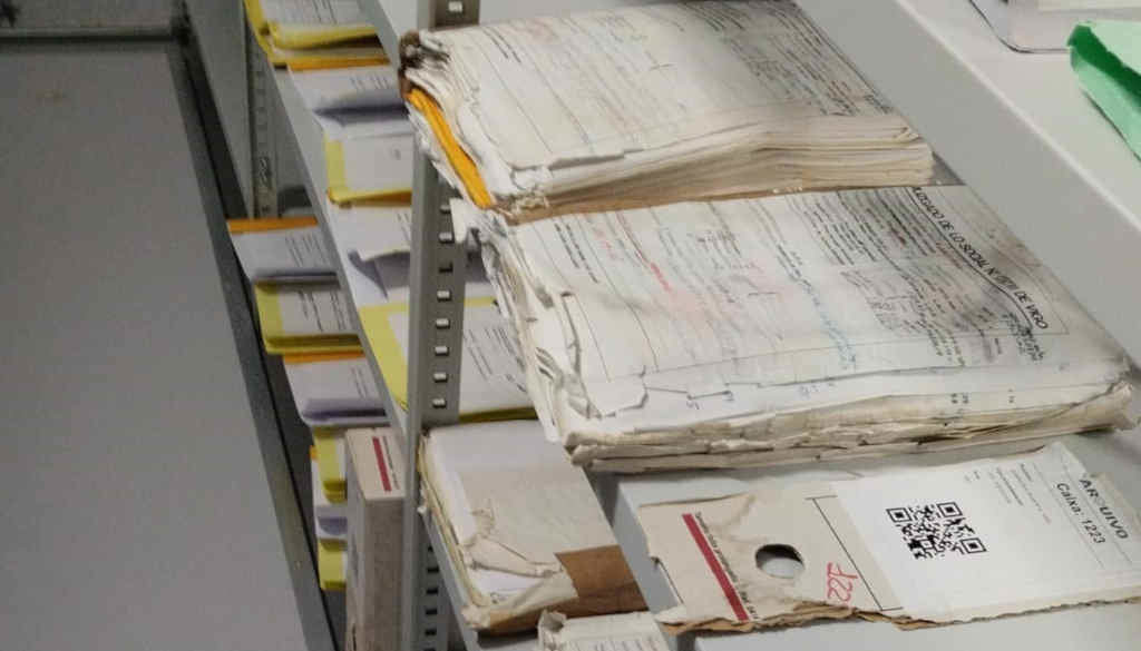 Este é o estado de múltiples documentos na Cidade da Xustiza de Vigo (Foto: Alternativas na Xustiza).