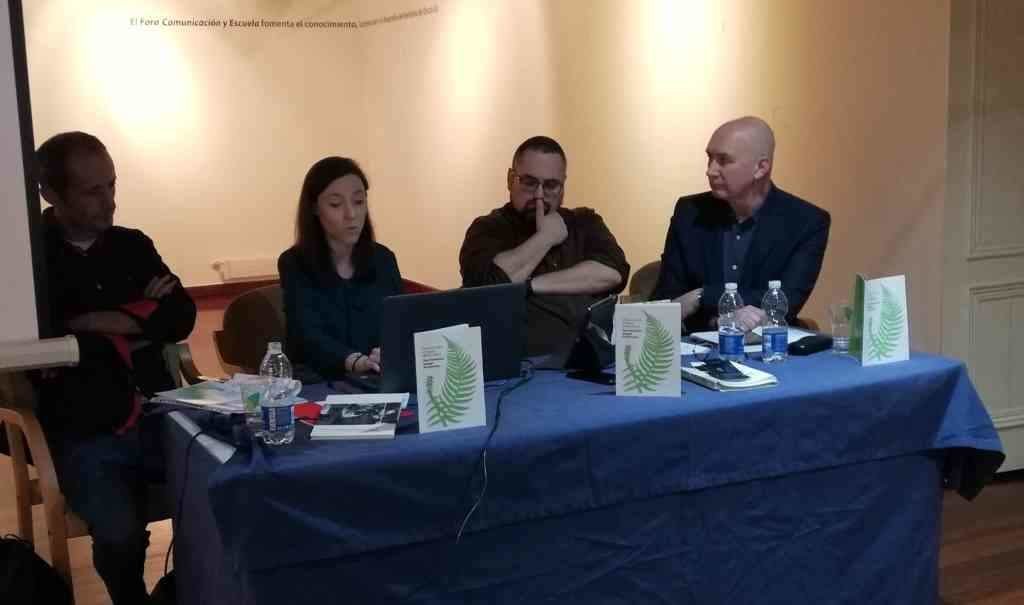 Xabier Barcia, Natalia Jardón, Moisés Cimas e Enrique González na presentación do informe de Axuntar o 27 de decembro. (Foto: Nós Diario)