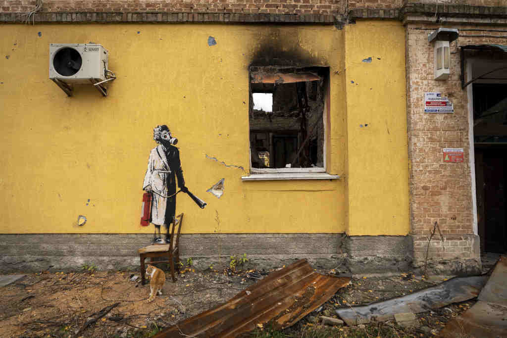 Graffiti de Banksy pintado en novembro en Gostomel (Ucraína). (Foto: Banksy / Instagram / PA Media / DPA)