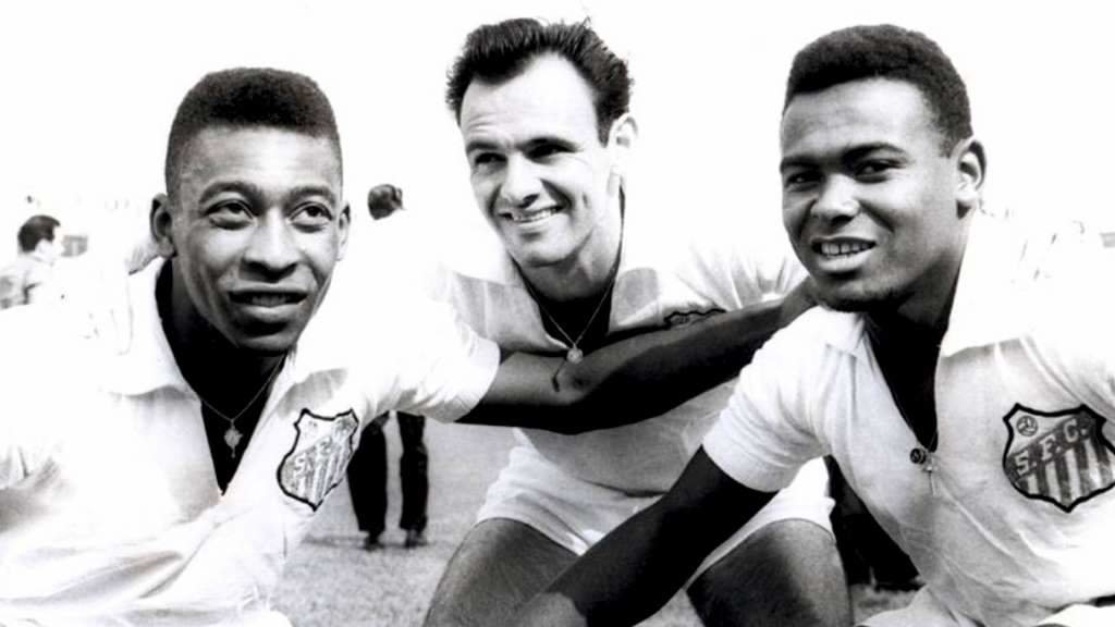 Pelé, Pepe e Coutinho vestindo as cores do Santos.