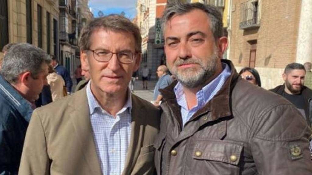O político do PP manchego Jaime Celada co líder da formación a nivel estatal, Alberto Núñez Feixoo, nunha imaxe compartida nas súas redes sociais. (Foto: @JaimeCelada vía Twitter)