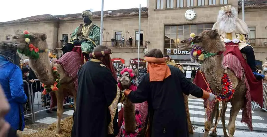 Os Reis Magos despraz&aacute;ronse sobre dromedarios na cabalgata do ano pasado en Ourense, e esta tarde tam&eacute;n o far&aacute;n. (Foto: Rosa Veiga / Europa Press)