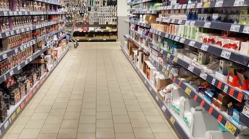 Carrefour e DIA son, segundo Facua, os supermercados que deixaron máis produtos sen rebaixar o IVE. (Foto: Nós Diario)