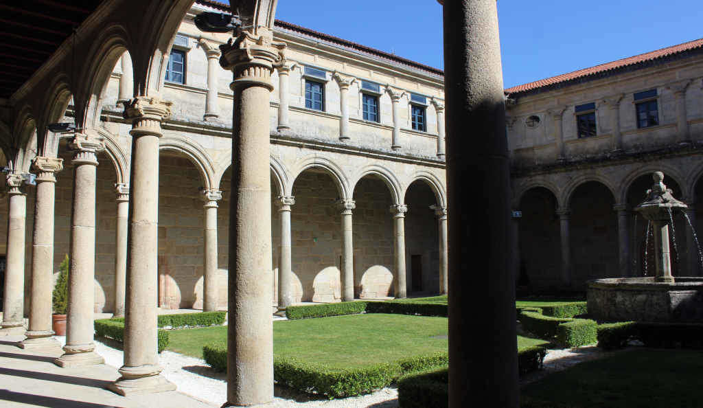 Claustro do mosteiro de 
San Clodio-Leiro (Foto: Héitor Picallo).