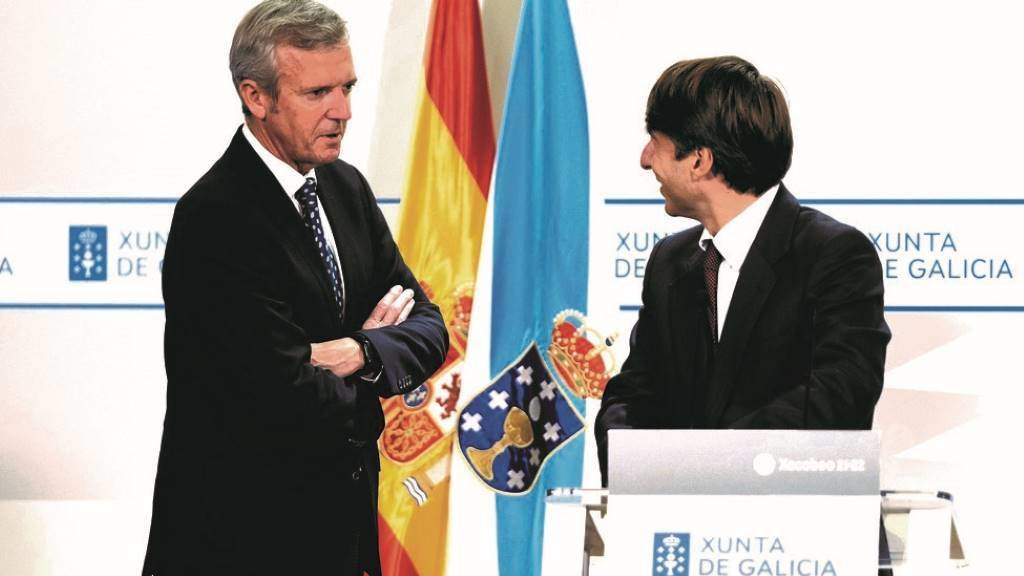 Alfonso Rueda e Miguel Corgos presentando os orçamentos da Junta de 2023. (Foto: Europa Press)