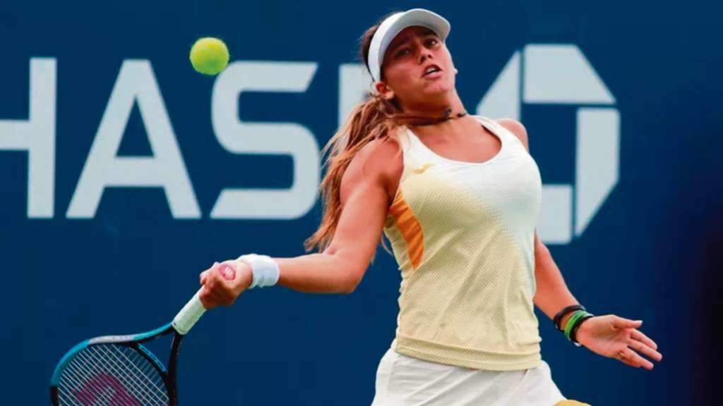 A checa de 15 anos Fruhvirtova foi a verdugo de Jessica Bouzas. (Foto: ITF)