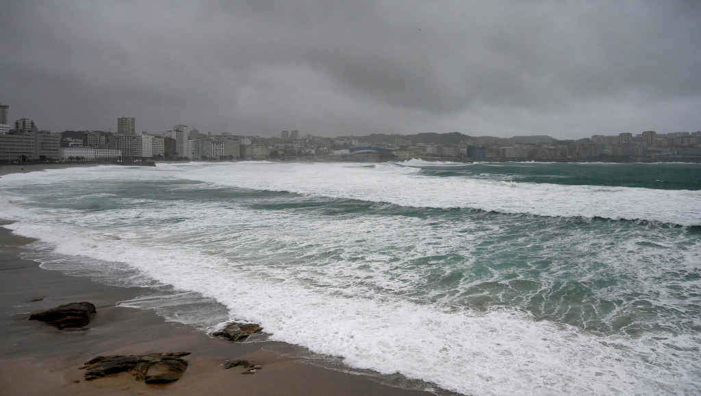 Imaxe do mar na cidade da Coruña (Foto: M. Dylan / Europa Press).