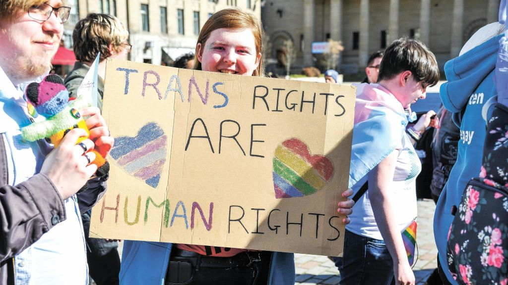 Manifestación en Escocia en defensa dos dereitos das persoas trans esta segunda feira, 16 de xaneiro. (Foto: Stewart Kirby / Zuma Press / ContactoPhoto).