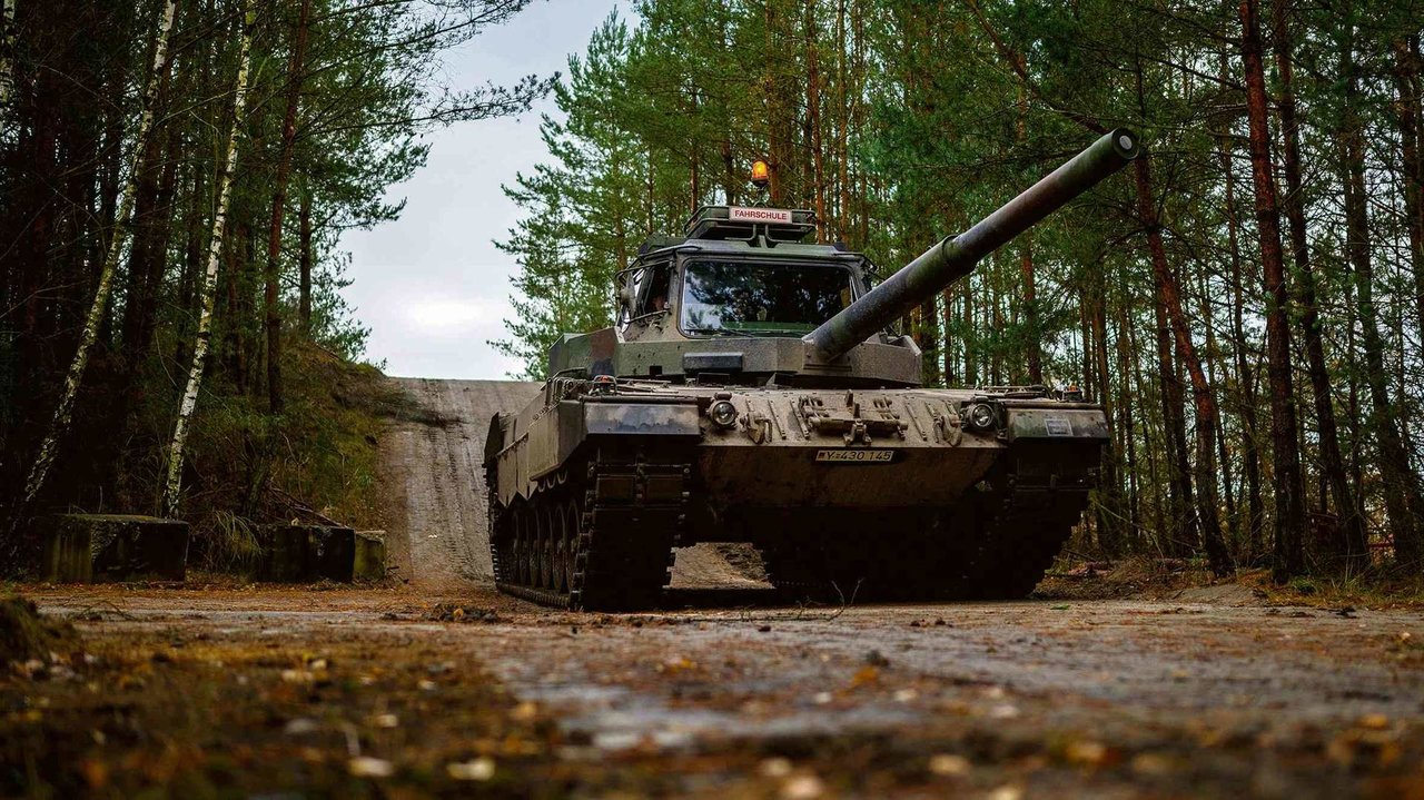 Carro de combate Leopard II (Foto: Philipp Schulze / DPA)